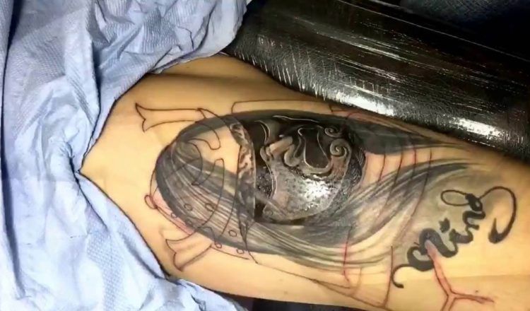 Turning girlfriend tatoo into Samurai